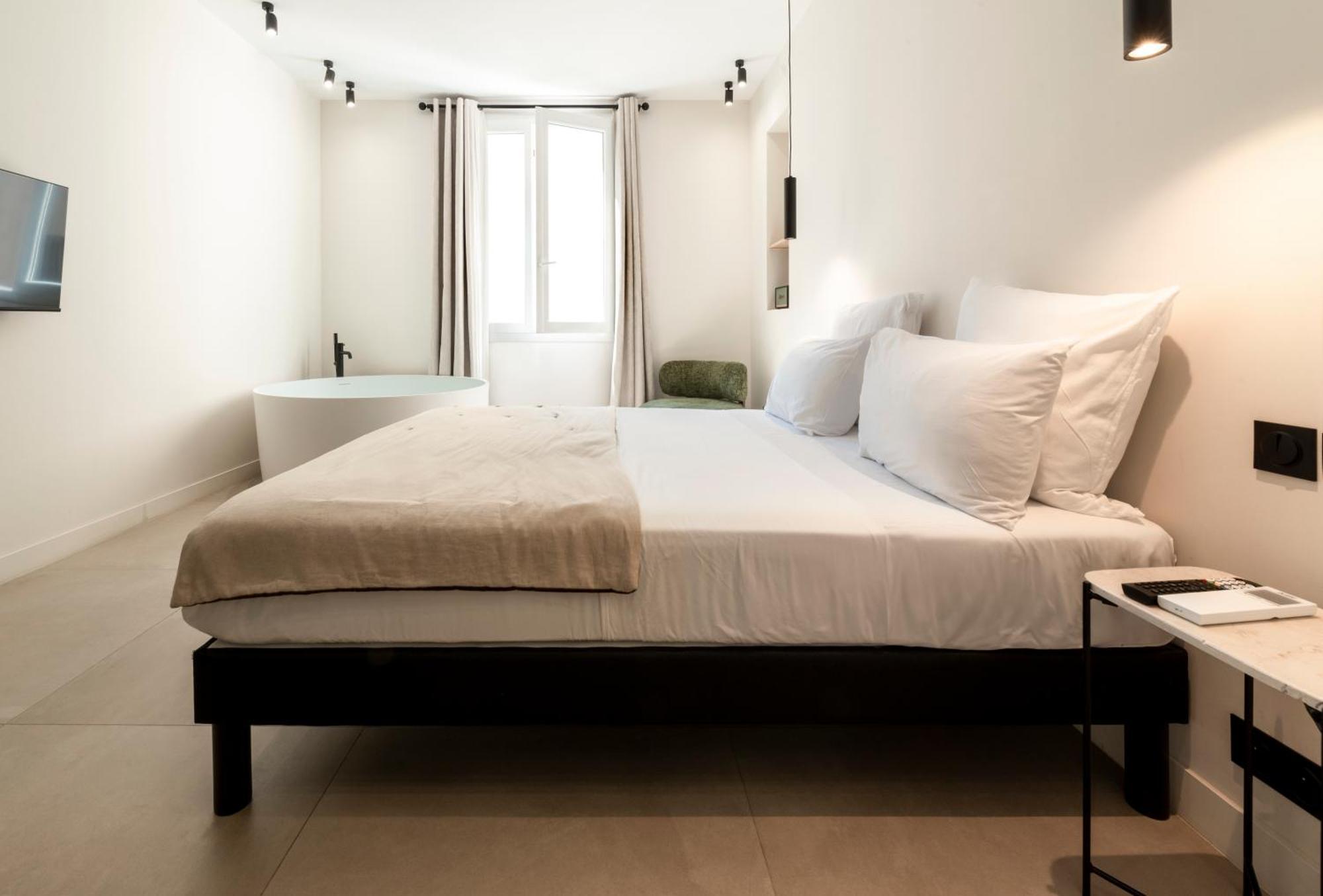 Mouchki Hotel *