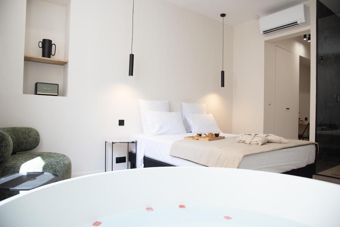 Mouchki Hotel *
